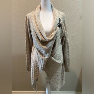 Venus Hook Front Sweater